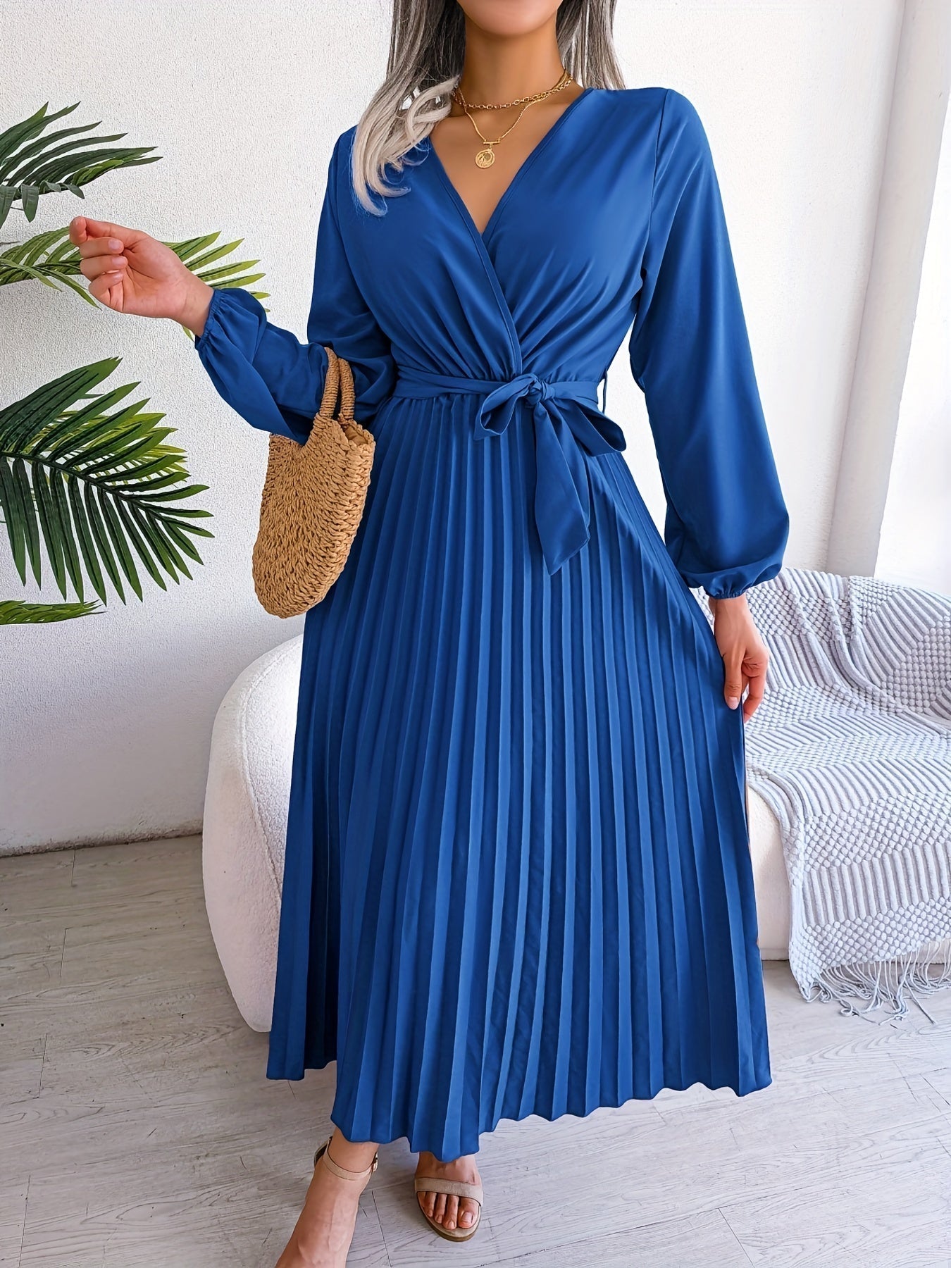 Camille - Elegant long-sleeved dress with crossover neckline