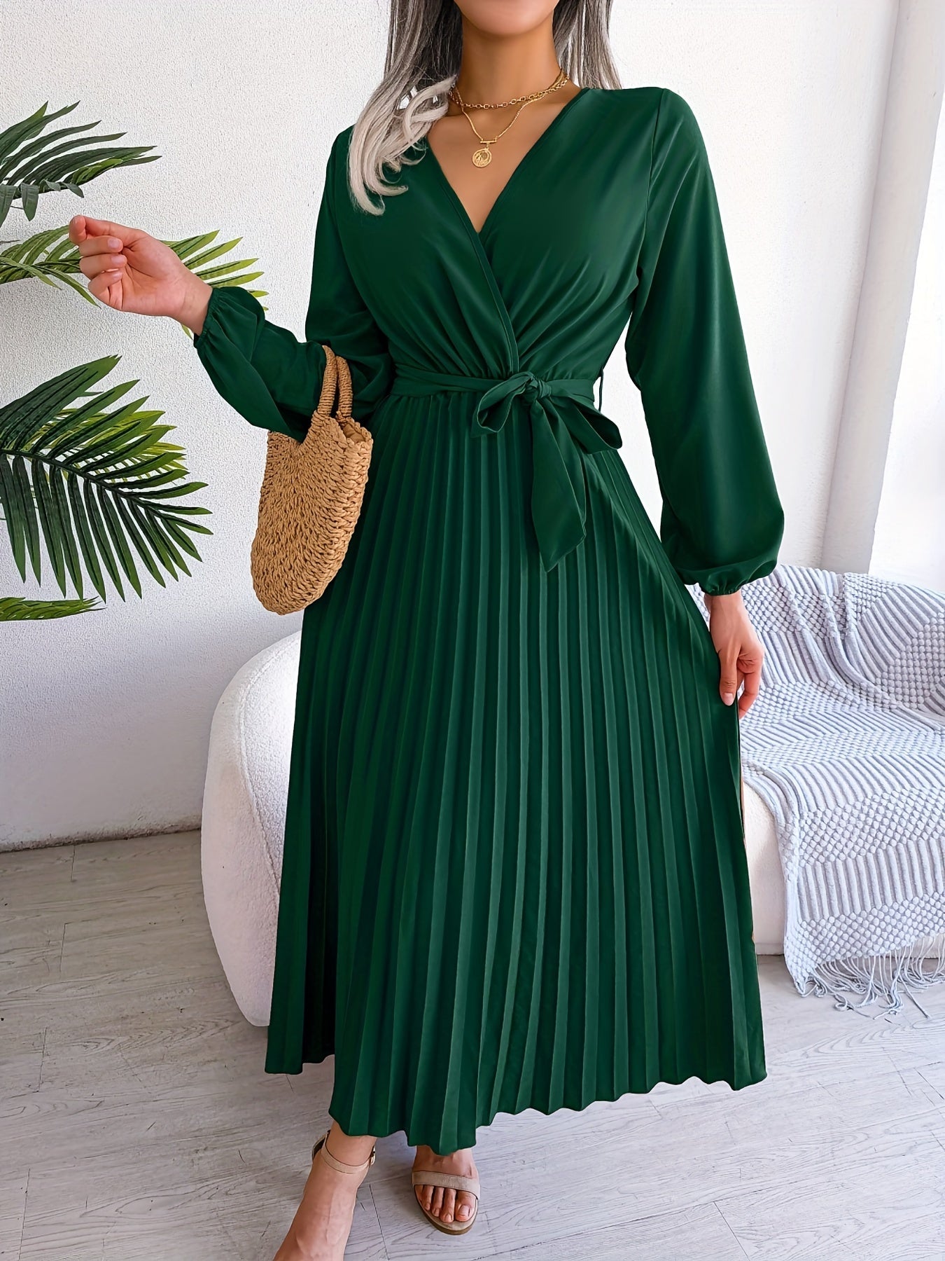 Camille - Elegant long-sleeved dress with crossover neckline