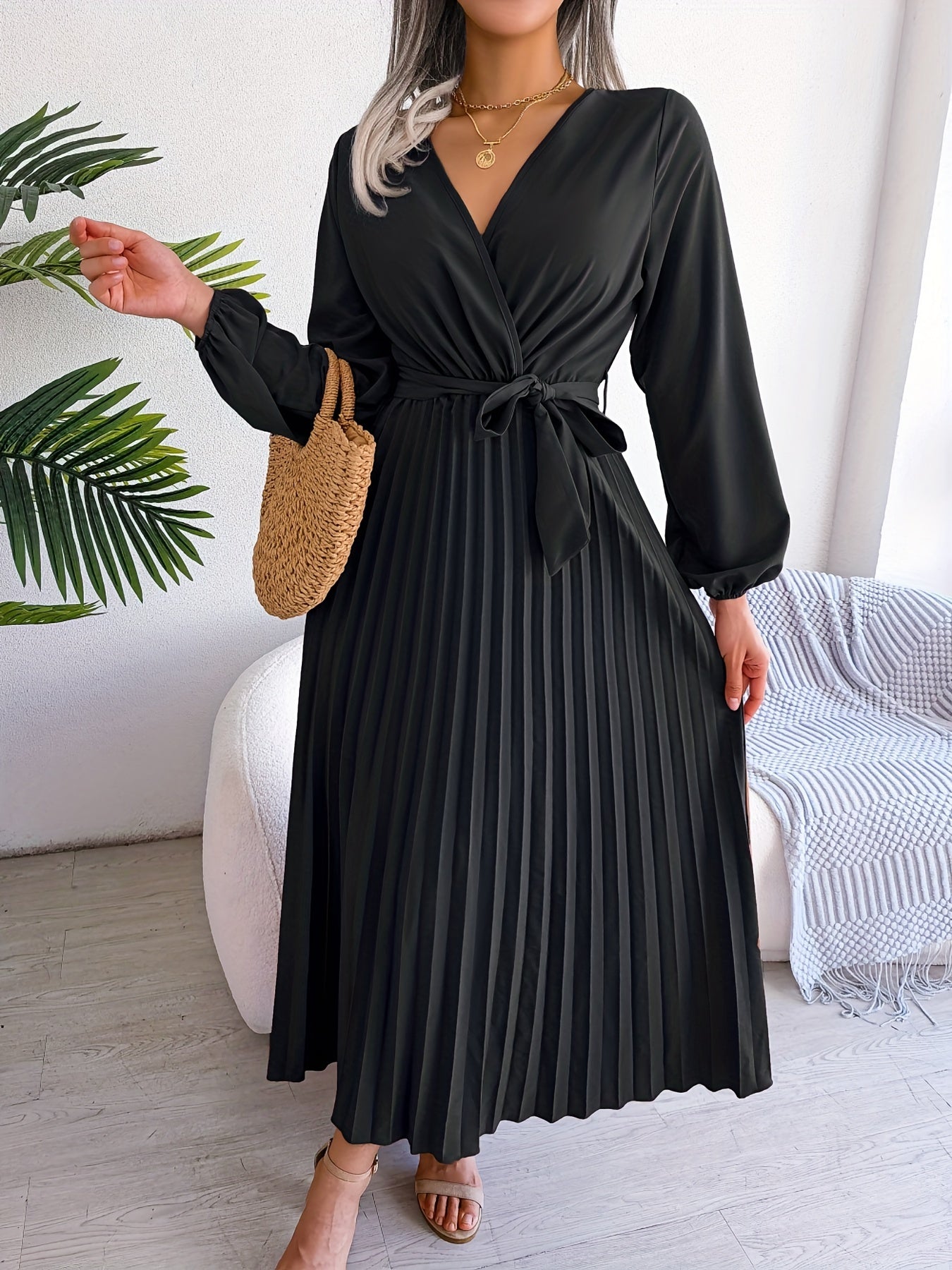 Camille - Elegant long-sleeved dress with crossover neckline