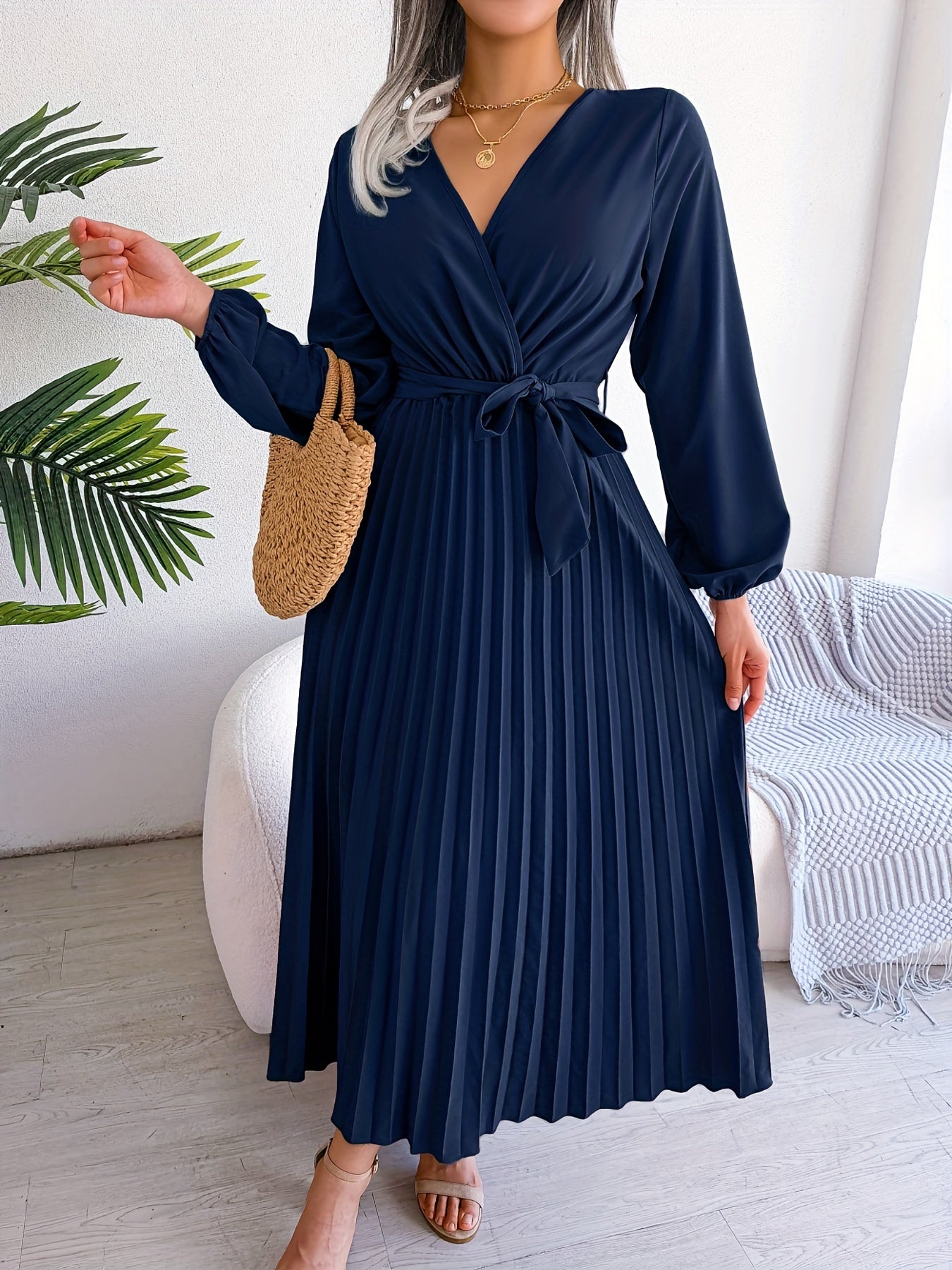 Camille - Elegant long-sleeved dress with crossover neckline